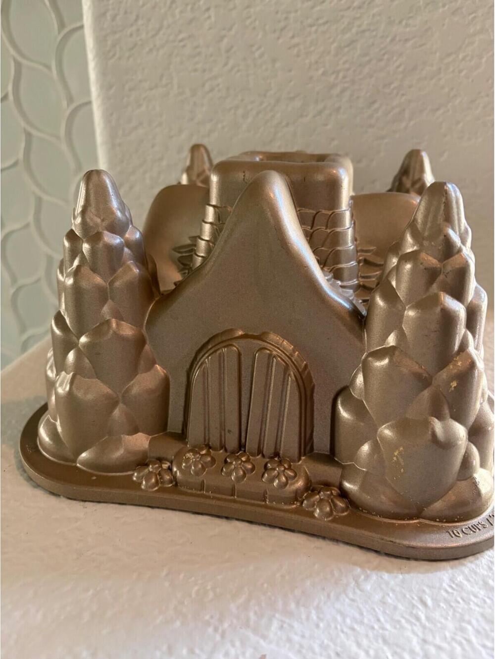 Nordic Ware Hansel & Gretel Fairy Tale Cottage 3D Bundt Cake Pan 10 Cup USA